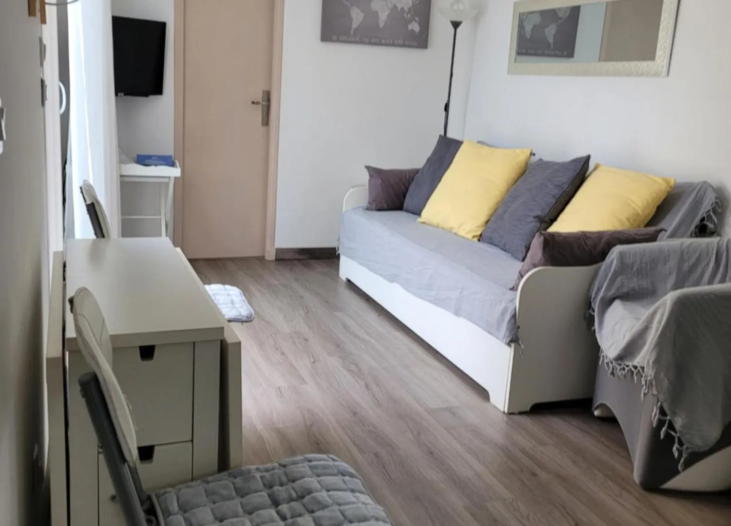Apartment A 2 Pas De La Mer Frejus